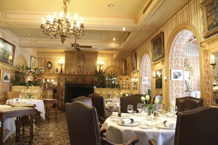 Dining room of L'Auberge